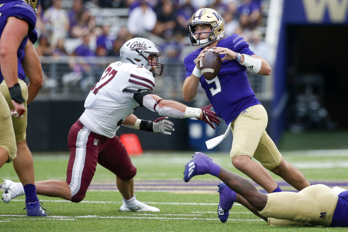 Washington quarterback Dylan Morris (9) avoids a sack and looks to throw against Montana.